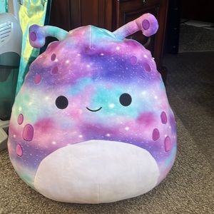 Daxxon alien squishmallow